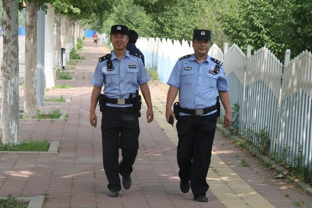 发挥“传帮带”作用,26年老警察“严师出高徒”